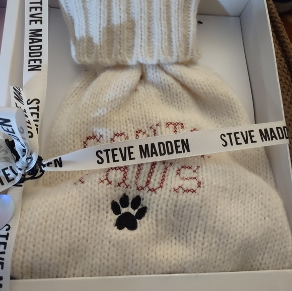 $ DROP!! Steve Madden Red and White 3 Piece Pet Lover's Set. ~New in Gift Box~ - Picture 2 of 14